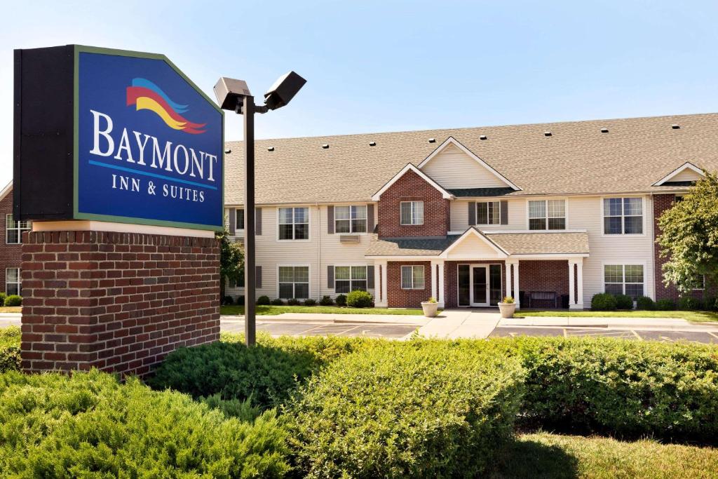 Baymont by Wyndham Wichita East - Best Pool Hotels in Wichita, KS