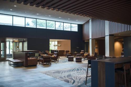 Chicago Marriott Schaumburg - Best Pool Hotels in Illinois