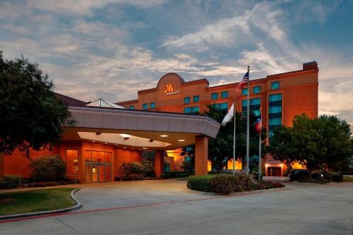 Marriott DFW Airport South - Best Hotels with Airport Shuttle Service in Fort Worth, TX