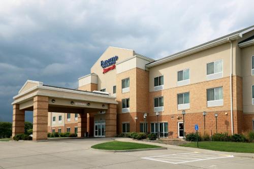 Fairfield Inn & Suites Des Moines Airport - Best Hotels with Airport Shuttle Service in Des Moines, IA