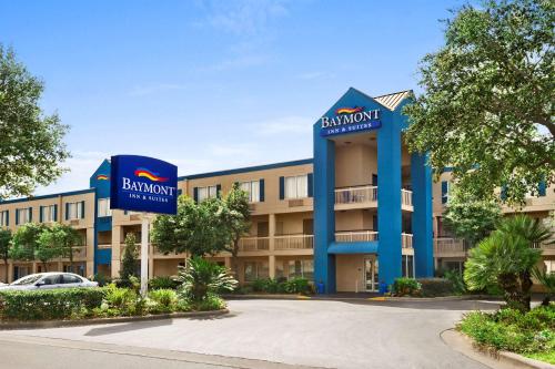 hotels with suites in Gainesville