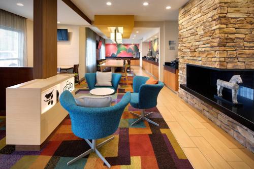 Fairfield Inn & Suites Indianapolis Airport - Best Hotels with Airport Shuttle Service in Indianapolis, IN