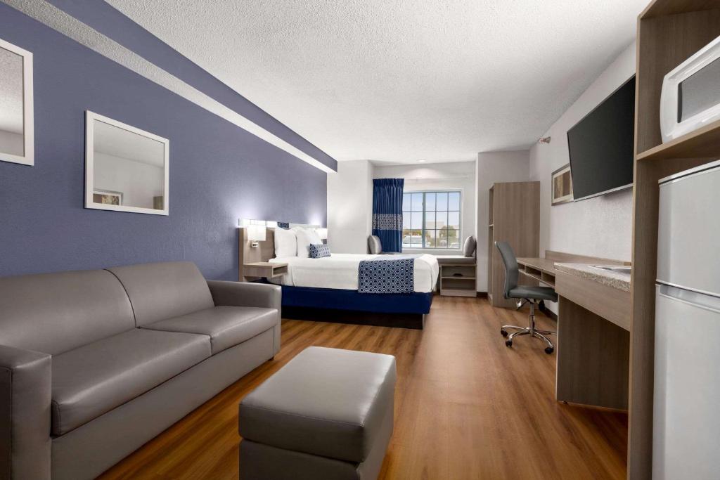 hotels with suites in Lincoln