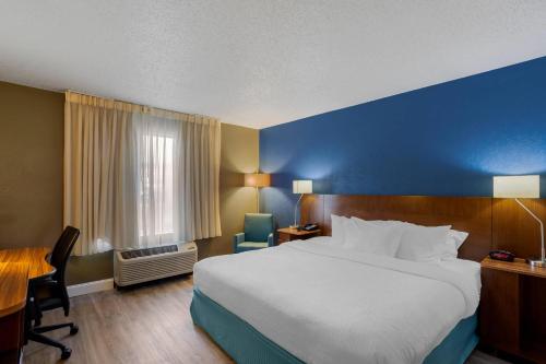 Comfort Inn & Suites Mt Laurel-Philadelphia - Best Parking Hotels in Philadelphia, PA
