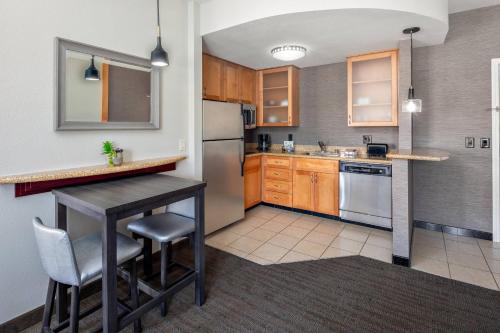 Residence Inn Phoenix NW/Surprise - Best Hotels with Free Breakfast in Phoenix, AZ