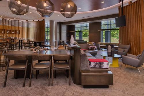 SpringHill Suites Pittsburgh Southside Works - Best Hotels with Free Breakfast in Pittsburgh, PA