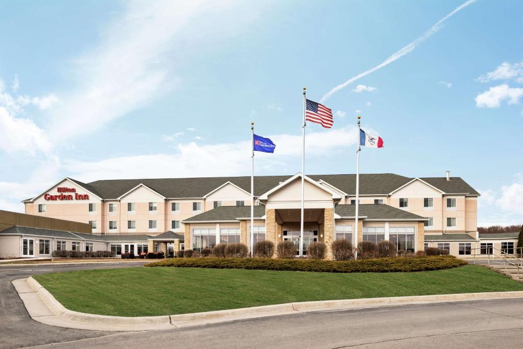 Hilton Garden Inn Dubuque Downtown - Best Pool Hotels in Iowa