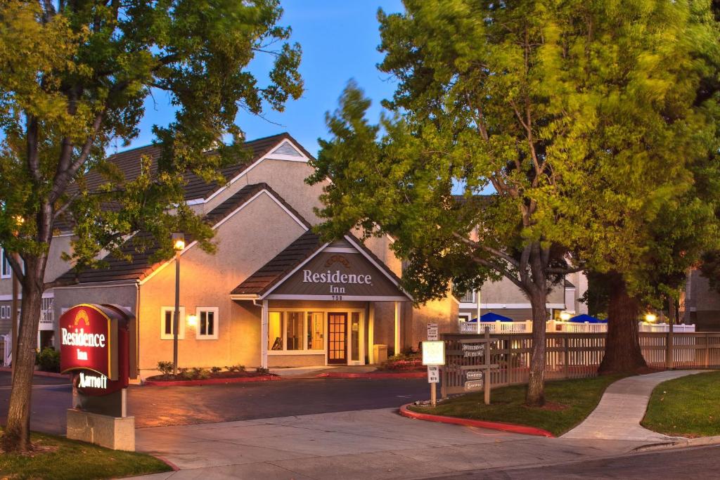 Residence Inn Sunnyvale Silicon Valley I - Best Parking Hotels in San Jose, CA