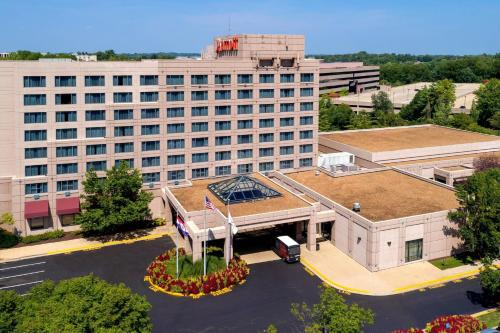 Marriott St. Louis West - Best Pool Hotels in St. Louis, MO