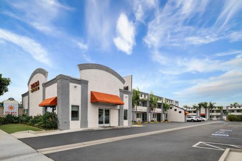 Solara Inn and Suites - Best Parking Hotels in Anaheim-Disneyland, CA