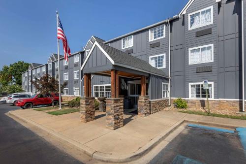 hotels with suites in Greenville