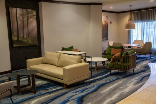 Fairfield Inn & Suites Lewisburg - Best Hotels with Airport Shuttle Service in West Virginia