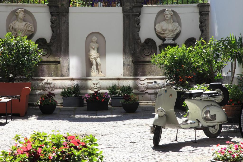 Hotel Piazza Bellini & Apartments - Best Hotels in Naples