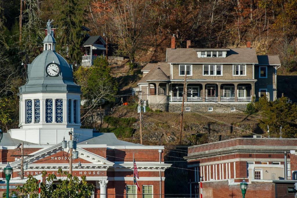 Marshall House Inn - Best Hotels in North Carolina