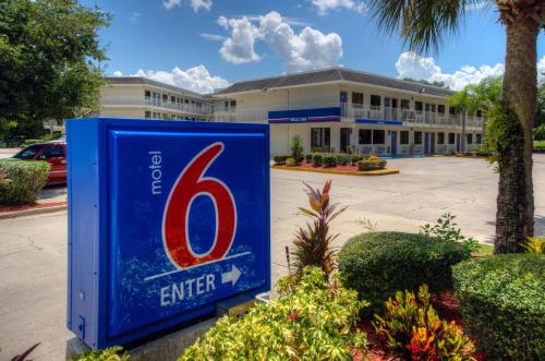 Motel 6-Bradenton, FL - Best Parking Hotels in Bradenton, FL