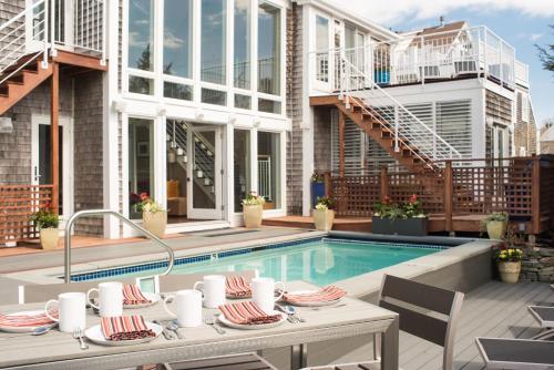 8 Dyer Hotel - Best Cape Cod Hotels for Couples