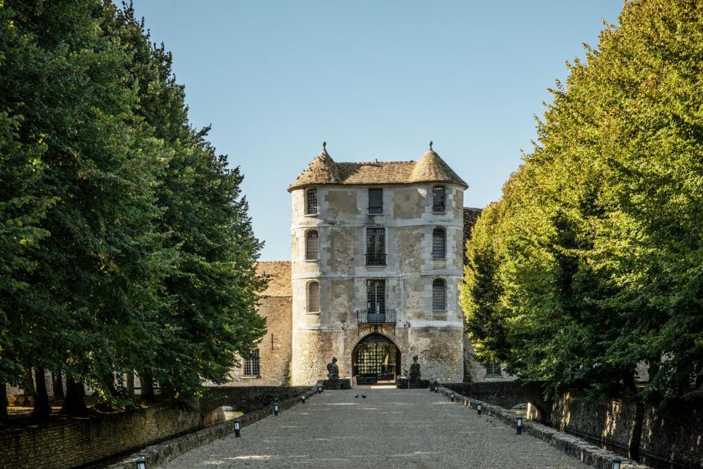 Château De Villiers-Le-Mahieu - Best Hotels in Ile de France