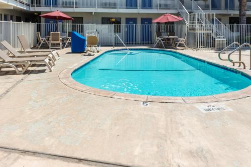 Motel 6-Bakersfield, CA - Convention Center - Best Pool Hotels in Bakersfield, CA