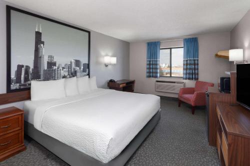 Super 8 by Wyndham Romeoville Bolingbrook