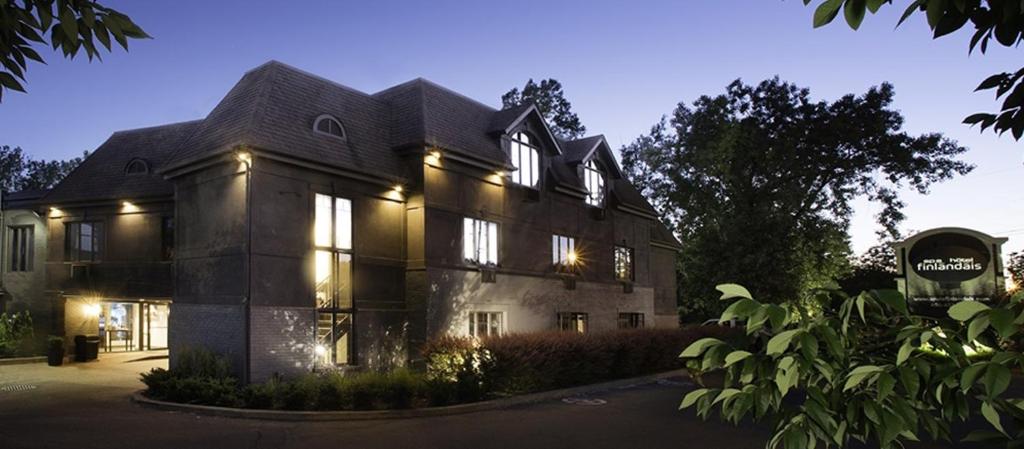 Hôtel Le Rivage - Best Parking Hotels in Montreal