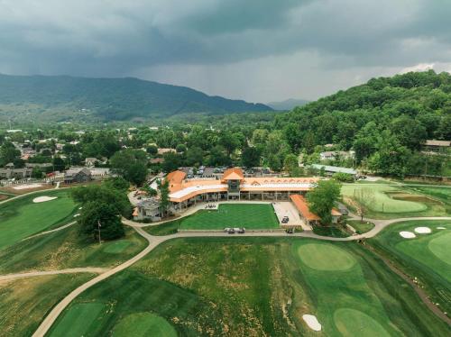 Waynesville Inn and Golf Club, Tapestry Collection by Hilton - Best Golf Hotels in North Carolina