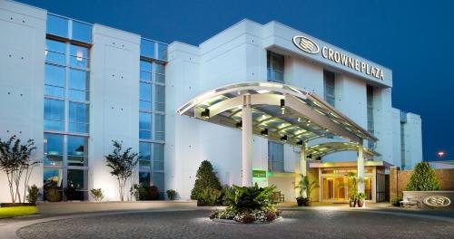 Crowne Plaza Charleston by IHG - Best Hotels with Airport Shuttle Service in South Carolina