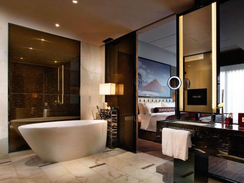 Sofitel Guangzhou Sunrich - Registration Service and Free Shuttle Bus to Canton Fair Complex