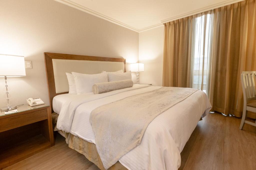 Antaris Cintermex - Best Pool Hotels in Monterrey