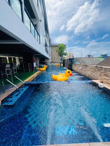 Baramee Resortel - Best Hotels with Free Breakfast in Phuket