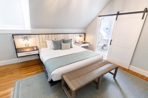 Paws on Pelham - Best Hotels in Newport, RI