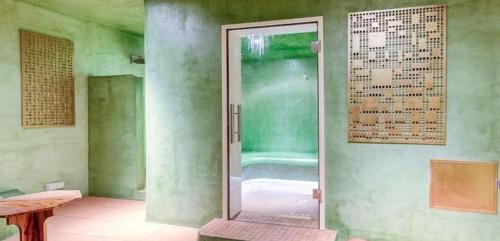 Hôtel La Nouvelle République & Hammam - Best Hotels in Ile de France