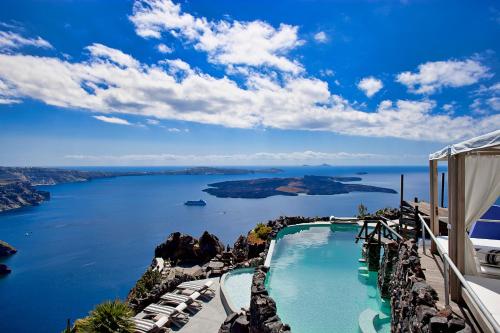 Honeymoon Petra Villas - Best Beach Hotels in Santorini