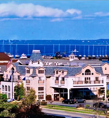 Hamilton Inn Select Beachfront Mackinaw City - Best Hotels in Mackinaw City, MI