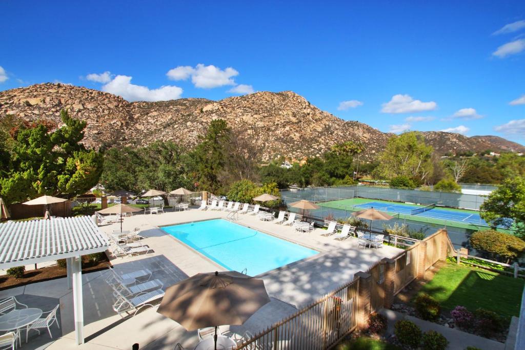 Riviera Oaks Resort - Best Parking Hotels in San Diego, CA