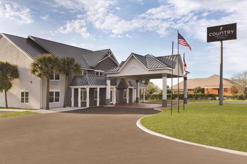 Country Inn & Suites by Radisson, Panama City, FL - Best Pool Hotels in Panama City Beach, FL