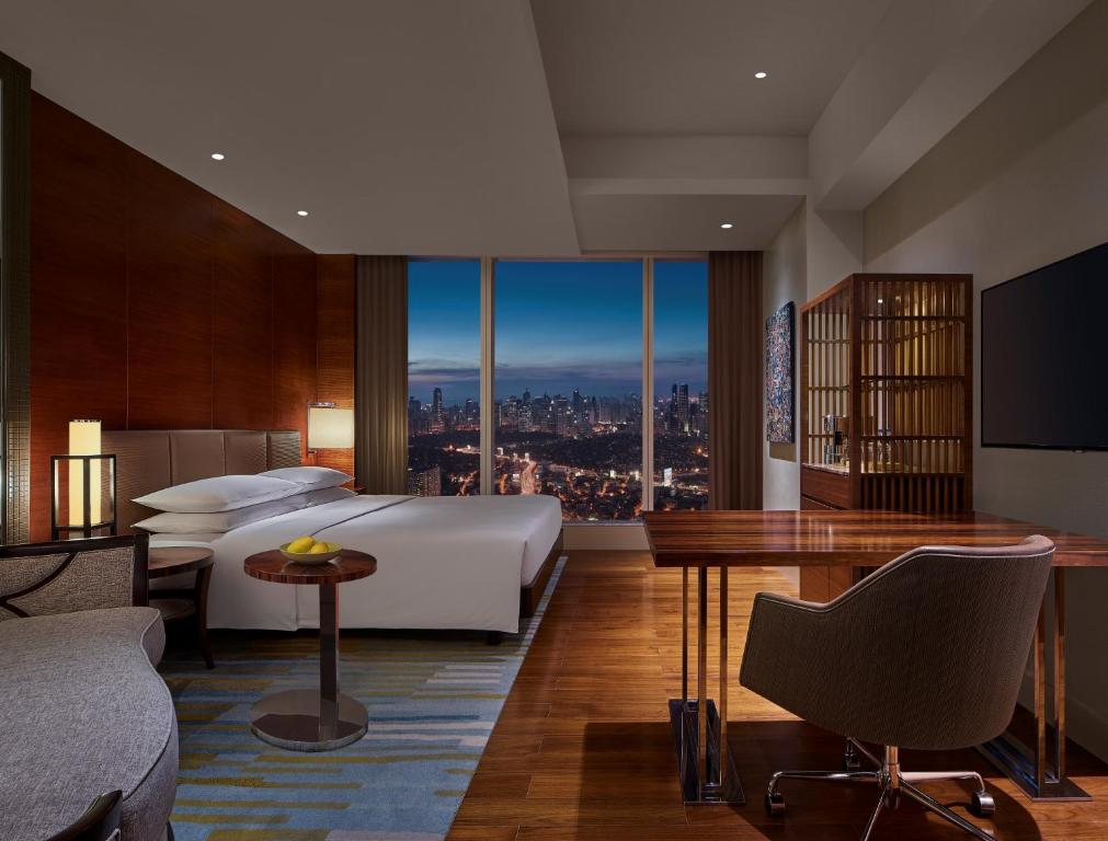 Grand Hyatt Manila - Best Hotels in Manila