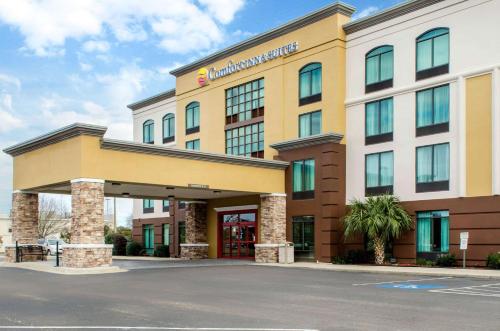 Comfort Inn & Suites Biloxi-D'Iberville - Best Pool Hotels in Biloxi, MS