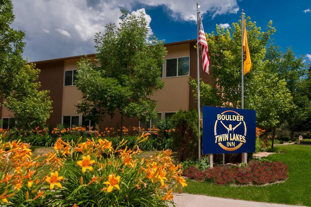 Boulder Twin Lakes Inn - Best Pet-Friendly Hotels in Boulder, CO