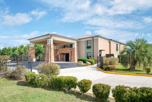 Best Western Bayou Inn - Best Pool Hotels in New Orleans, LA