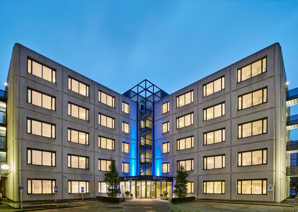 Holiday Inn Express Amsterdam - Schiphol by IHG - Best Hotels with Free Breakfast in Amsterdam