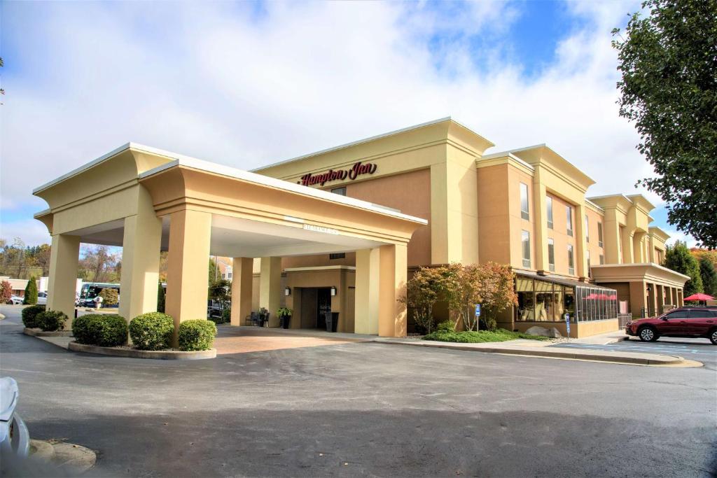 Hampton Inn Lewisburg - Best Hotels with Airport Shuttle Service in West Virginia