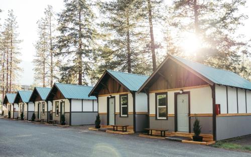 LOGE Leavenworth Riverside - Best Hotels in Washington State