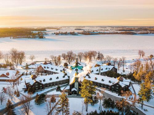 Fairmont Le Chateau Montebello - Best Hotels in Québec