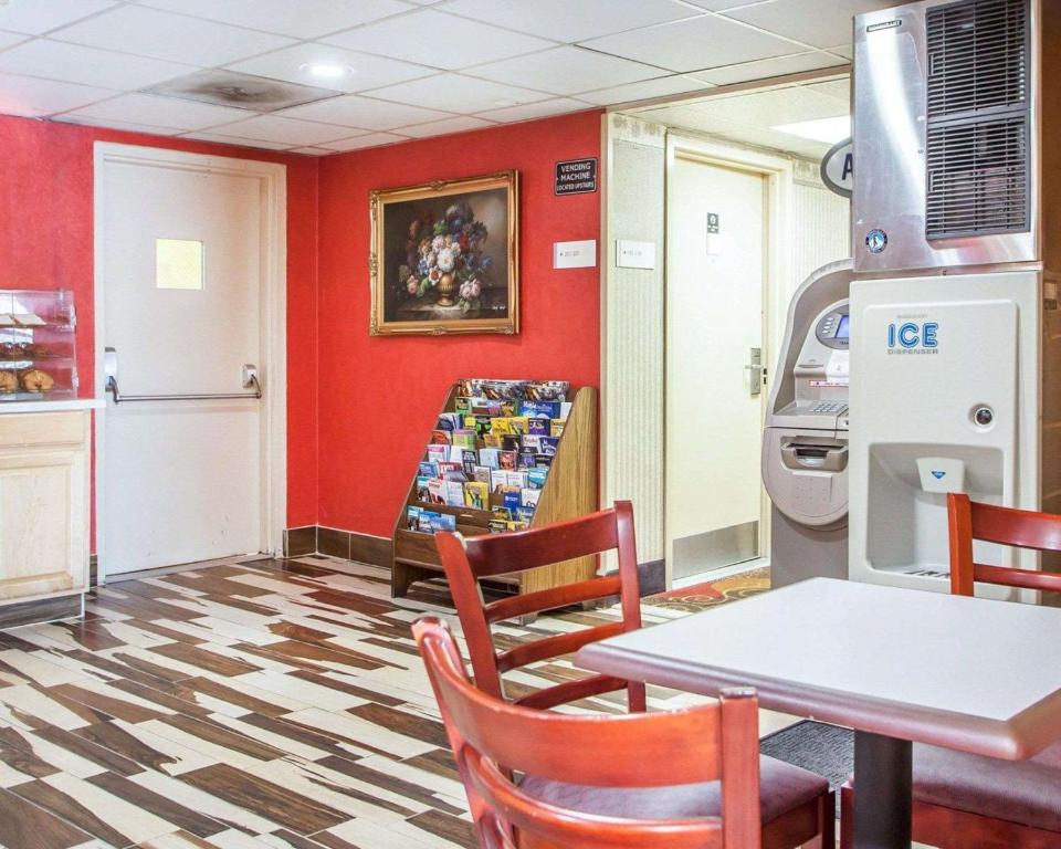 Days Inn by Wyndham Jersey City - Best Hotels in Jersey City, NJ