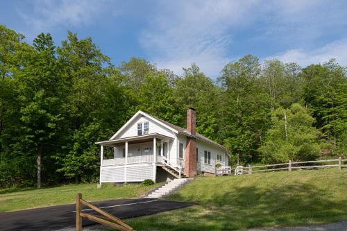 Lake Bomoseen Lodge - Best Hotels in Vermont for Families