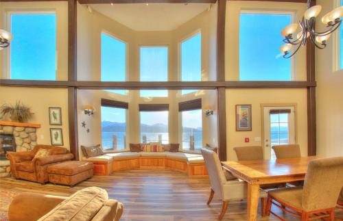 Land's End - Best Parking Hotels in Alaska
