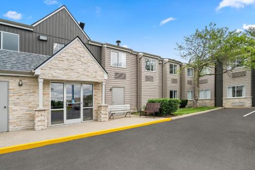 Microtel Inn by Wyndham Lexington - Best Hotels with Free Breakfast in Lexington, KY