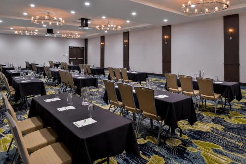 Holiday Inn & Suites - Farmington Hills - Detroit NW, an IHG Hotel