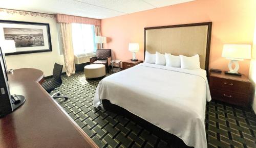 hotels with suites in Cleveland