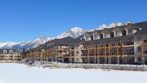 Bighorn Meadows Resort - Best Parking Hotels in British Columbia